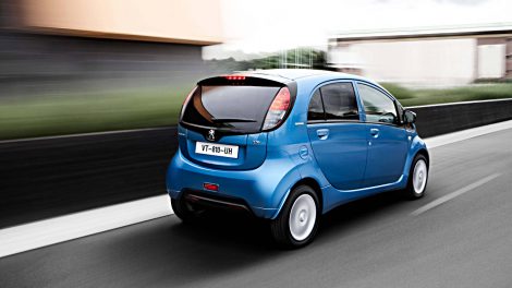 Das Elektroauto Peugeot iOn fungiert als Stromspeicher. Foto: Peugeot