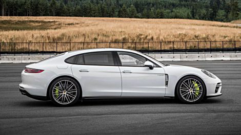 Der Porsche Panamera Turbo S E-Hybrid fährt 50 Kilometer rein elektrisch. Fot: D