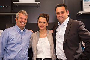 Klaus Dibbern von Flinc mit mit Susanne Hahn und Jörg Lamparter (v.l.). Foto: Daimler