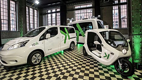 Die Banhtochter ioki mit ihren Fahrzeugen.