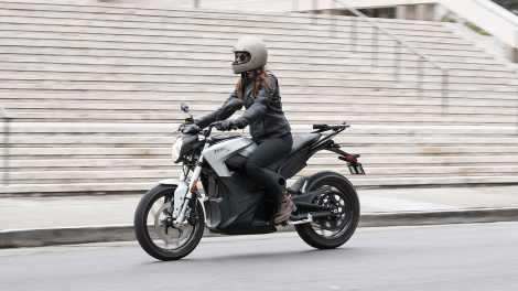 Die Zero S schafft bis zu 359 Kilometer in der Stadt. Foto: Zero Motorcycles