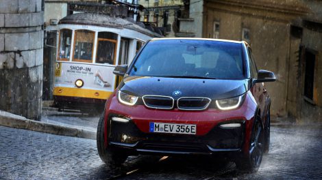 BMW i3s unterwegs in der Stadt. Foto: BMW